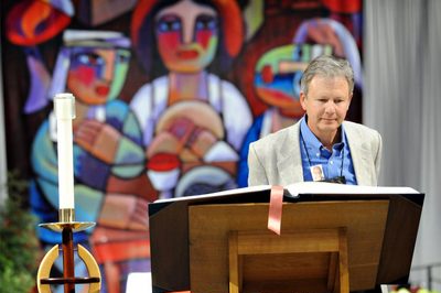 Lutherans begin gay-clergy discussion