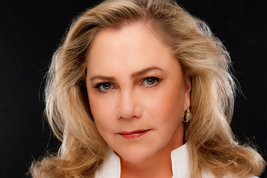 Kathleen Turner kicks ass: ‘Hot’ new show debuts in Philly :