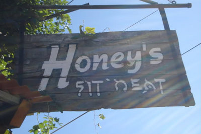 Diners swarm Honey’s for great food
