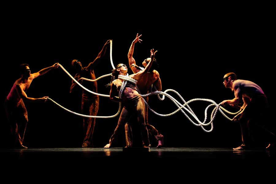 Pilobolus-Dance-Theater.jpg