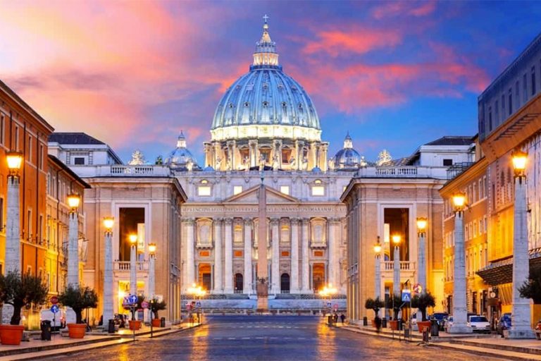 Vatican receives lawyers opposed to criminalization of gays
